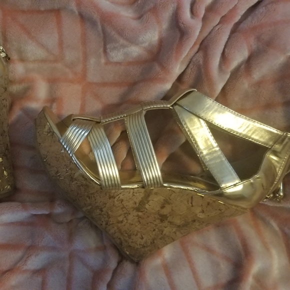 Gold wedges - Picture 4 of 4